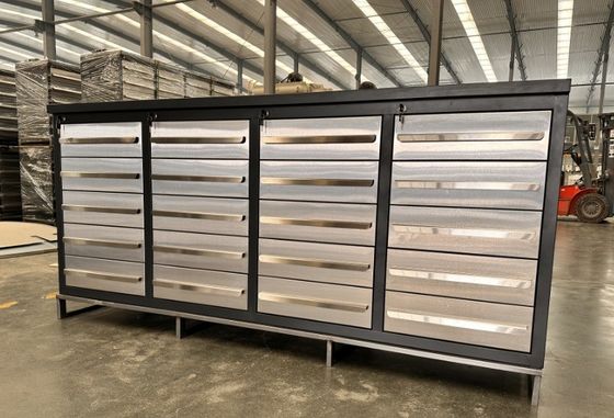 Garagenarbeitsbank mit Schubladen und Anpassungsunterstützung