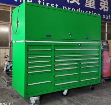 Rote Werkstatt Werkzeugschrank mit 17 Schubladen und schweren Rollwagen